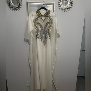 New w/o tag Beautiful detailed beaded long dress w/sheer overlay Size XL cream